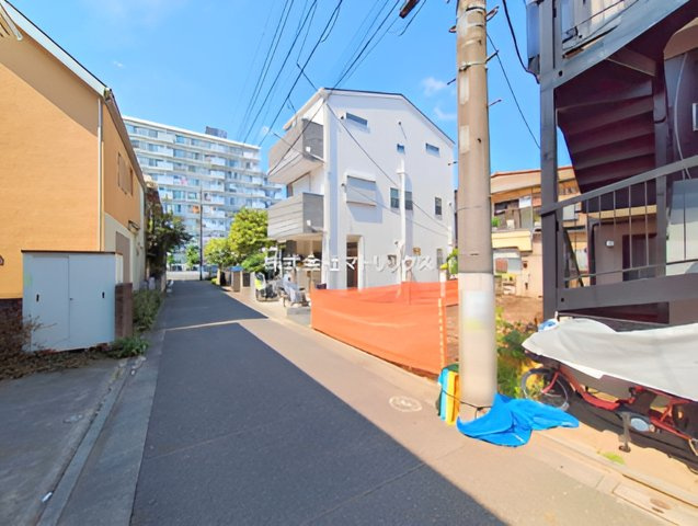 板橋区栄町　充実のお買い物環境　建築条件付き売地の前面道路含む現地写真