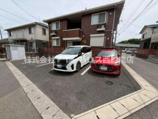 ロイヤルヒルズJの駐車場