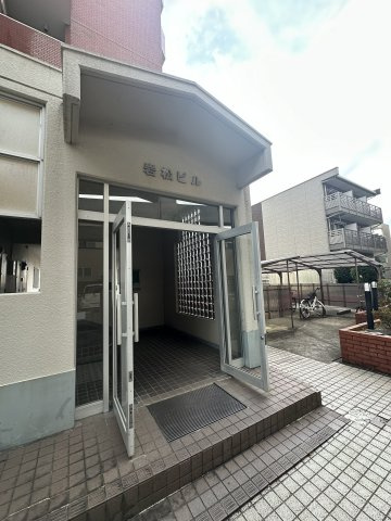 岩松ビルのエントランス