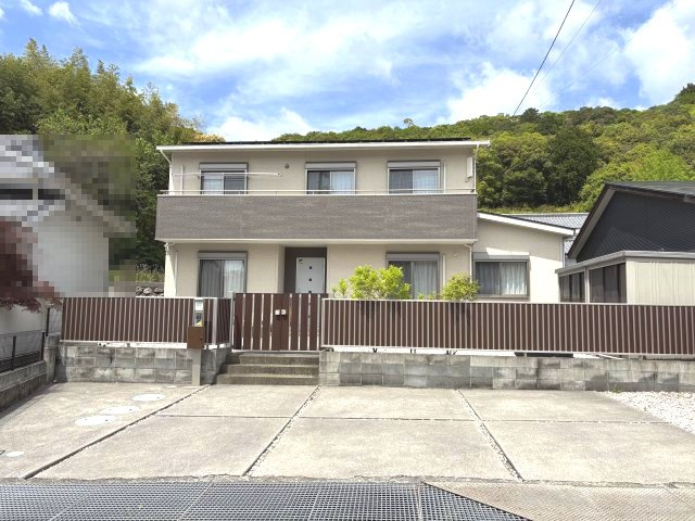 「太陽光9.5kw」野市町大谷　中古戸建の外観|間口が約11ｍあり、ゆったりラクラク駐車できます♪