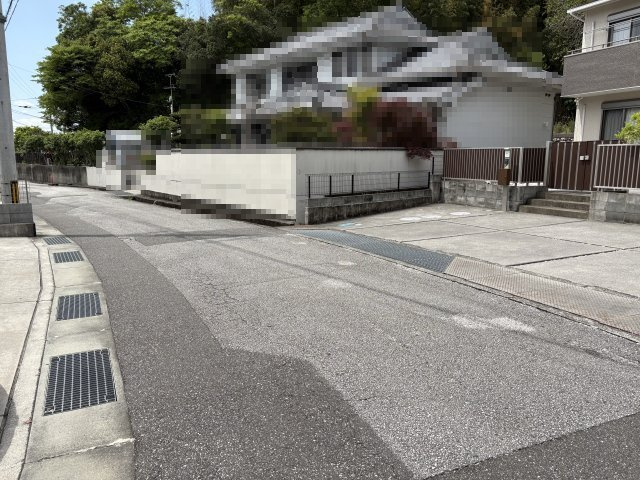 「太陽光9.5kw」野市町大谷　中古戸建の前面道路含む現地写真