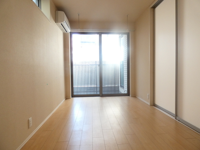 ルミエール青葉台の子供部屋|★明るいフローリングの角部屋です★