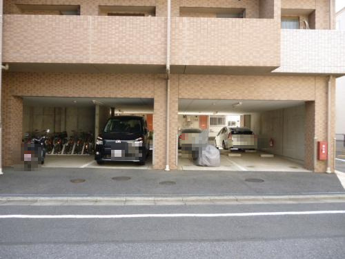 グランシャリオの駐車場