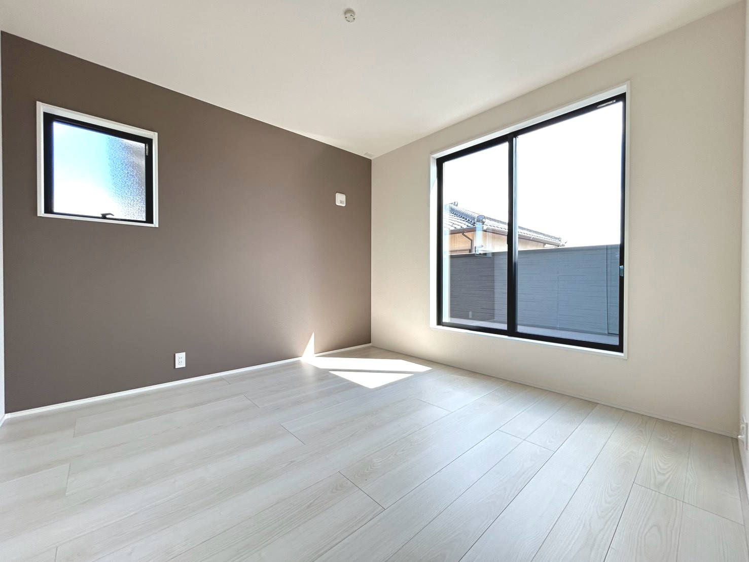 リーブルガーデン　一宮市浅井町大野　全1区画分譲の寝室|すべての居室にはたっぷり収納できる大型のクローゼット、各室に２４時間換気システムを設置しています。
排気ファンから低風量で24時間強制排気し、家の中の空気をいつも新鮮に保ちます。
