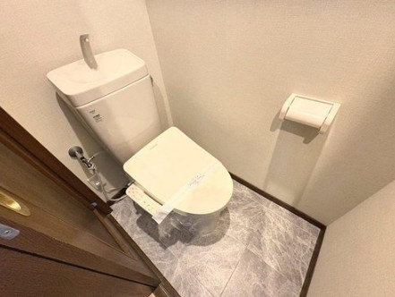 豊中市大島町１丁目　中古戸建のトイレ|ゆったりとした空間のトイレです