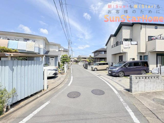 【サンスターホーム】羽村市羽東3丁目　中古戸建　駅近物件の前面道路含む現地写真