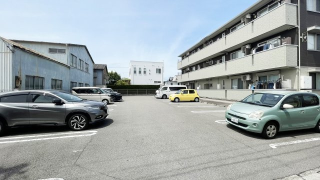 Ｄ－ｒｏｏｍ　ノトスの駐車場