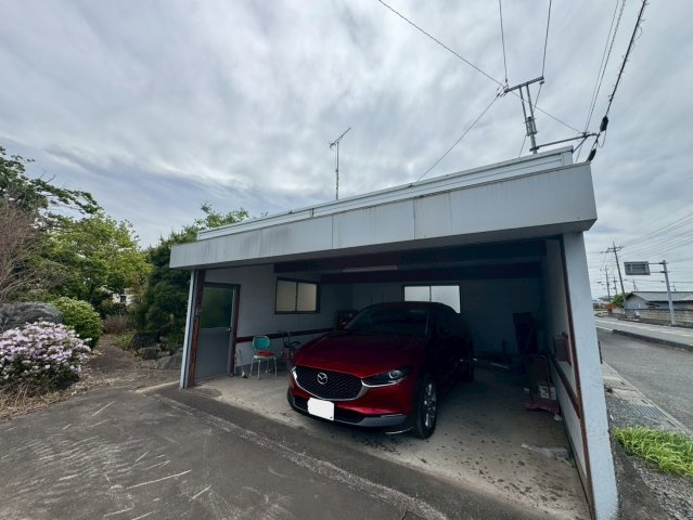 -三丁目不動産-　深谷市明戸　茶室付きの駐車場