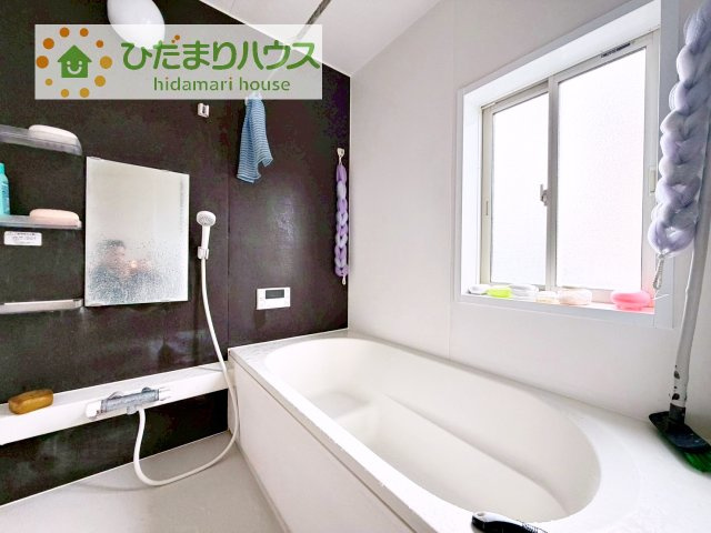 【浴室】 | 阿見町よしわら２丁目　中古戸建 | 足を伸ばしても余裕を持てるお風呂で癒されて下さい！