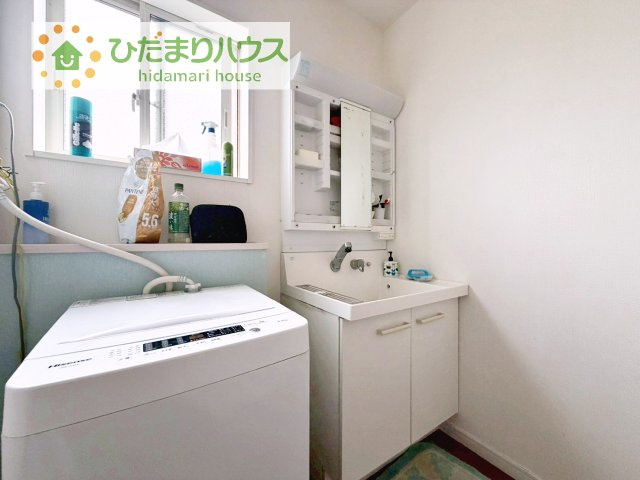 【独立洗面台】 | 阿見町よしわら２丁目　中古戸建 | 朝の身支度も明るい洗面で気分上々！
