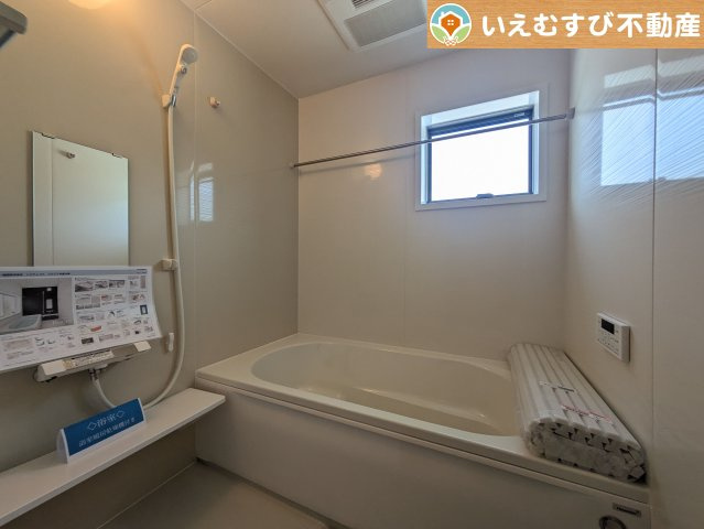 Livele Garden.S　大泉第6仙石の浴室|ナチュラルな色合いで落ち着いた空間
優しい色合いでくつろぎの浴室。ゆっくり過ごしながら疲れを取りましょう♪