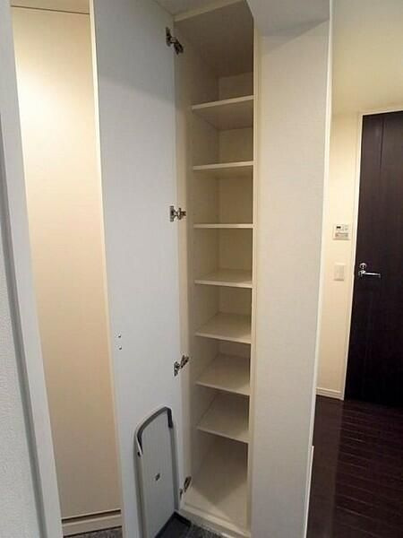 アクアスイート日暮里の玄関
