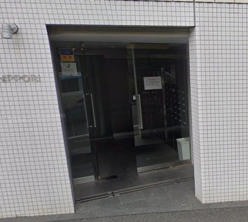 アクアスイート日暮里のエントランス