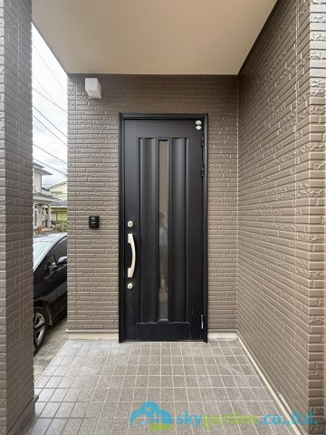 平塚市入野　中古戸建の玄関