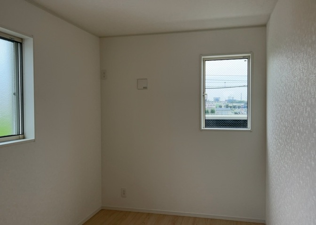 【構造・工法・仕様】 | 木造住宅とは土台、壁、柱など建築物の強度を支える構造体の材に木が使用されている構造を指します。構造体は建物の自重を支えるだけではなく風圧や水圧、積裁荷重などあらゆる衝撃に耐えるための基礎です。