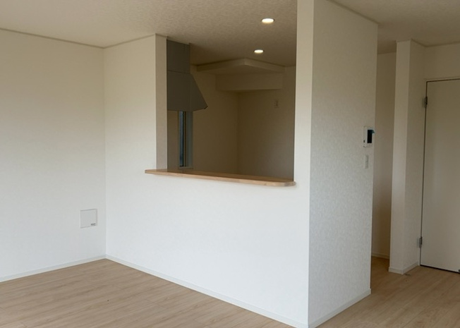 【展望】 | 眺望を気にして物件を探す場合、前面に建物が建っていないか現地で確認しましょう！前面に建物があると景色はもちろん、日当たりや風通しにも影響が出てきます。住んだ時のことを想像しながら現地見学をしましょう。