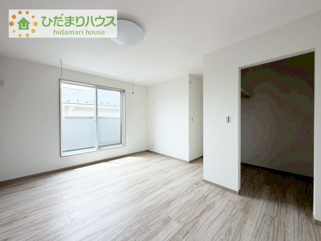 【寝室】 | 牛久市牛久町第1期　新築戸建　4号棟 | 大きなベッドを置いても余裕の広さの主寝室♪