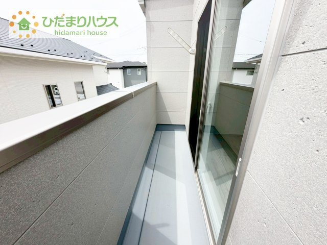 【バルコニー】 | 牛久市牛久町第1期　新築戸建　4号棟 | バルコニーはあなただけの花火会場。色とりどりの花火が夜空を彩ります。