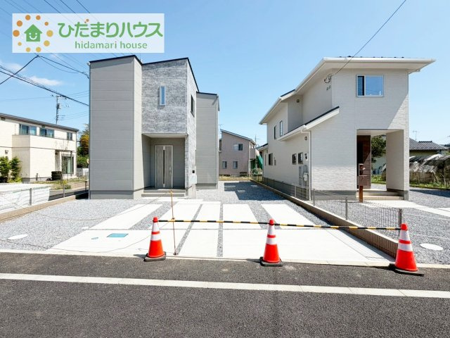 【駐車場】 | 牛久市牛久町第1期　新築戸建　4号棟 | ゆったりとしたカースペースで、ファミリーカーや軽自動車もラクラク駐車出来ますね♪