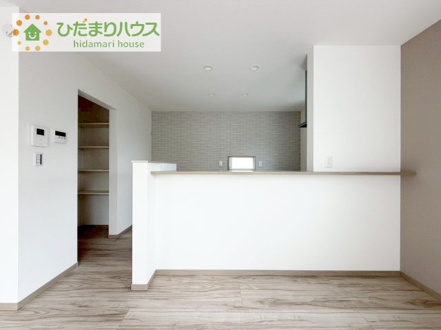 【居間・リビング】 | 牛久市牛久町第1期　新築戸建　4号棟 | カウンターは少し高くなってますので、手元が隠れて来客からは見えにくくなってます♪