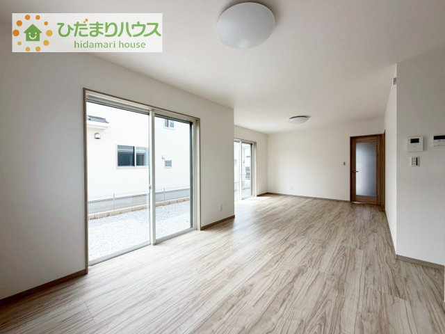 【居間・リビング】 | 牛久市牛久町第1期　新築戸建　4号棟 | 小中学校まで、それぞれ徒歩15分圏内！子育て環境良好です(^^)/