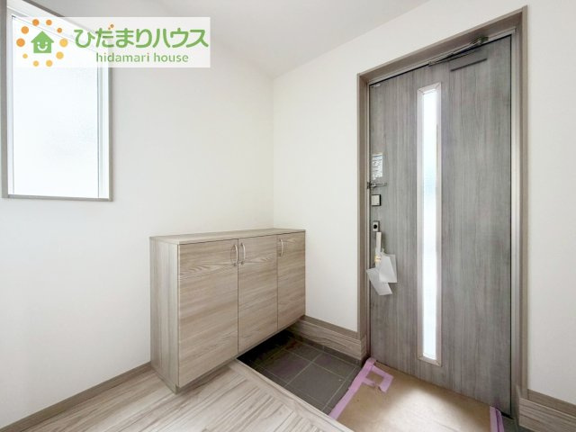 【玄関】 | 牛久市牛久町第1期　新築戸建　4号棟 | 丁度良い靴箱のサイズ♪これだけあれば家族全員の靴がしまえてスッキリ(^O^)