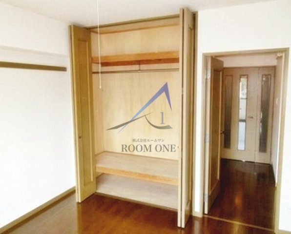 グランドフェニックスの居間・リビング|洋室のお部屋です。