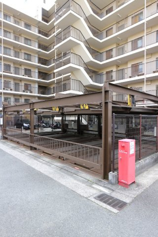ラウムズ垂水の駐車場