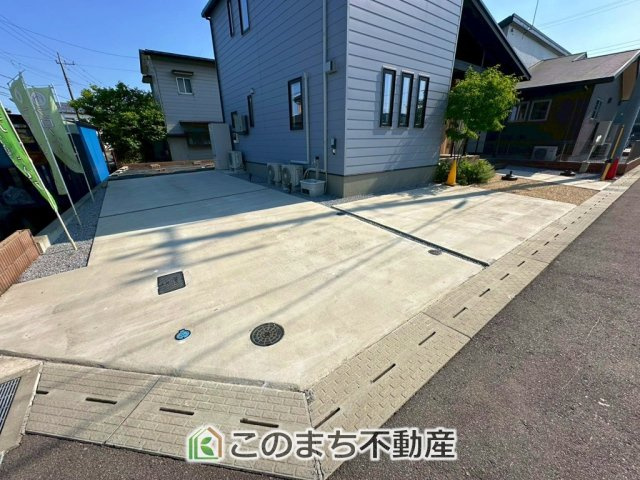 鹿沼市玉田モデルハウスの駐車場|お車駐車スペース３台分ご用意しております♪
