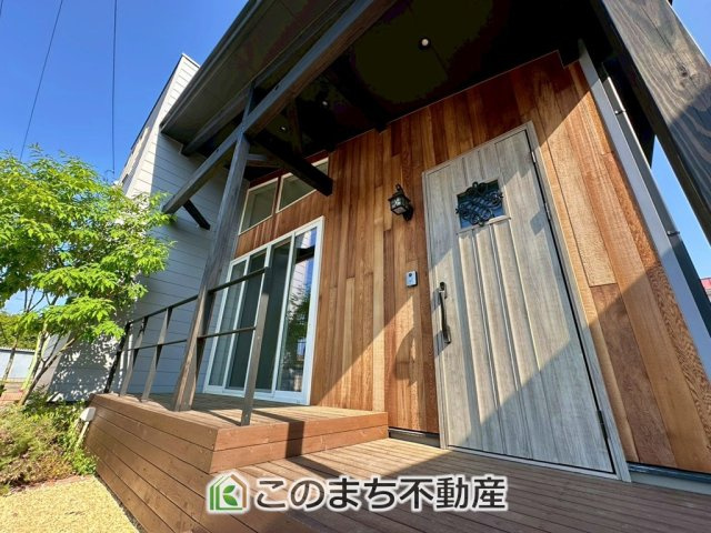 鹿沼市玉田モデルハウスの玄関|玄関周りは家の顔！スタイリッシュな玄関が特徴です！
