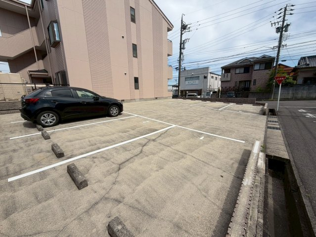 コーポ都の駐車場