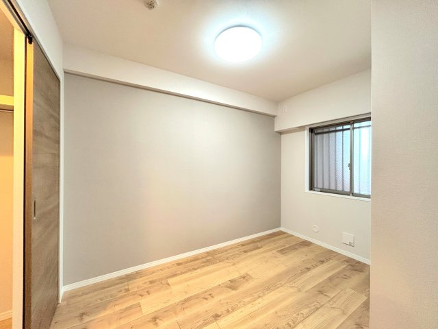 アリアシティの洋室|～Bed room～
独立性を高めた４.４帖の洋室。たっぷりの収納も配備しており、片付いた空間を実現出来そう。プライベートな空間が魅力的。
