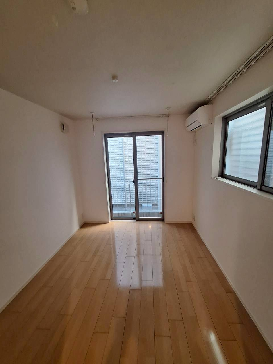 白金3丁目ヘーベルハウスの寝室|★明るいフローリングの角部屋です★