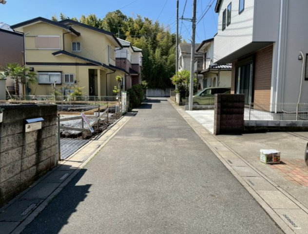 【前面道路含む現地写真】 | 桶川市坂田西3丁目　新築戸建　全1棟　1号棟