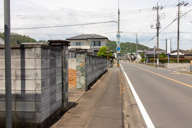 足利市本城２丁目の売地の前面道路含む現地写真|東側前面道路幅員約10.10m
見通しの良い公道で、車の出入りもスムーズ