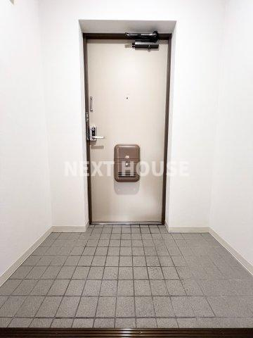 メゾンセレナの玄関