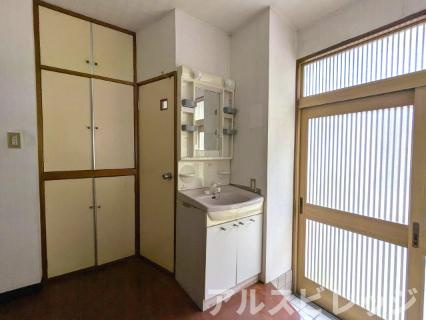 中古/さいたま市南区松本3丁目の玄関|玄関収納あり
手洗い場もございます