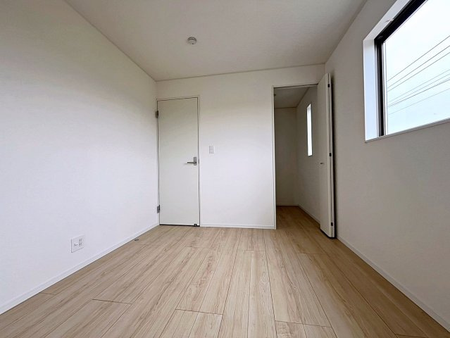 新築戸建・新築建売　伊達市梁川町御八郎　梁川小学校・梁川中学校の洋室|シンプルなので様々なテイストのインテリアも合いそうですね！