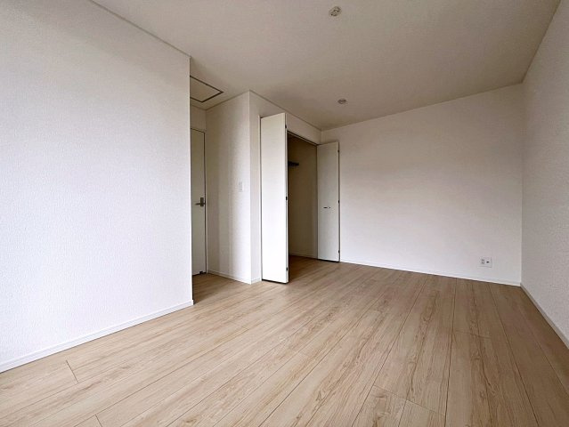 新築戸建・新築建売　伊達市梁川町御八郎　梁川小学校・梁川中学校の洋室|8帖の洋室は広々としておりご夫婦の主寝室としておすすめです！