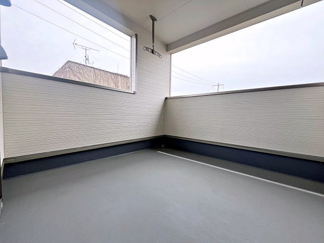 新築戸建・新築建売　伊達市梁川町御八郎　梁川小学校・梁川中学校のバルコニー|天候の急な変化にも柔軟に対応できる快適なインナーバルコニー！
