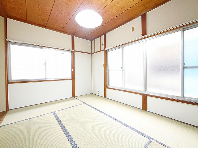 奈良市東九条町215-9貸家の内装|内装は落ち着いています