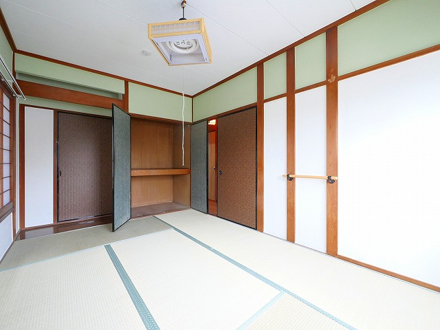 奈良市東九条町215-9貸家の和室|柔らかい畳が心地よい和室