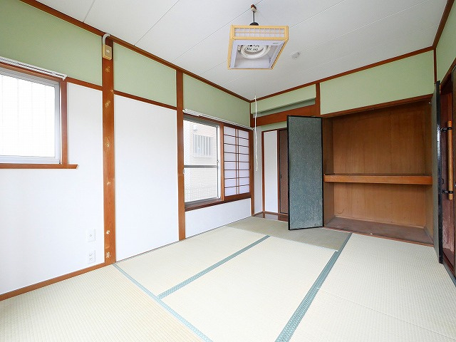 奈良市東九条町215-9貸家の和室|明るい和室です