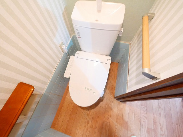 奈良市東九条町215-9貸家のトイレ|落ち着いたトイレです