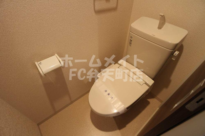【トイレ】 | ラグゼドーム前II | 落ち着いた色調のトイレです