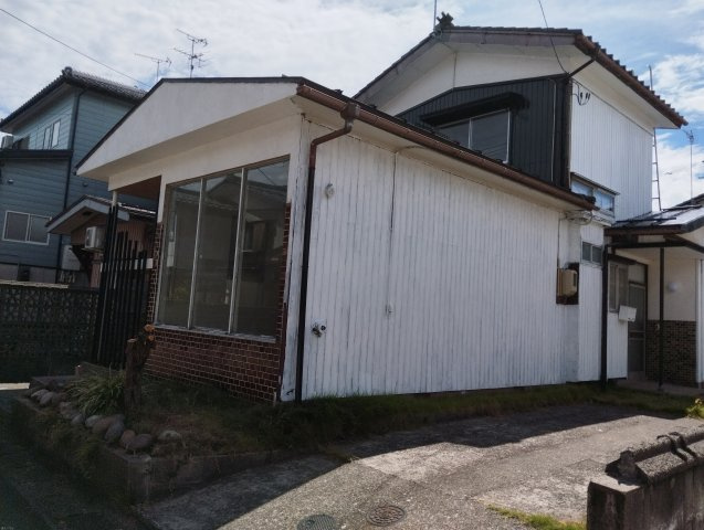 学校町２丁目上谷地貸家