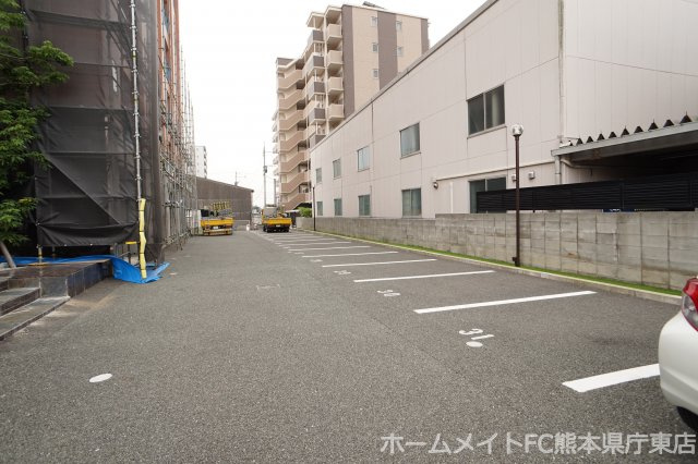 熊本市南区近見８丁目の賃貸マンションの駐車場