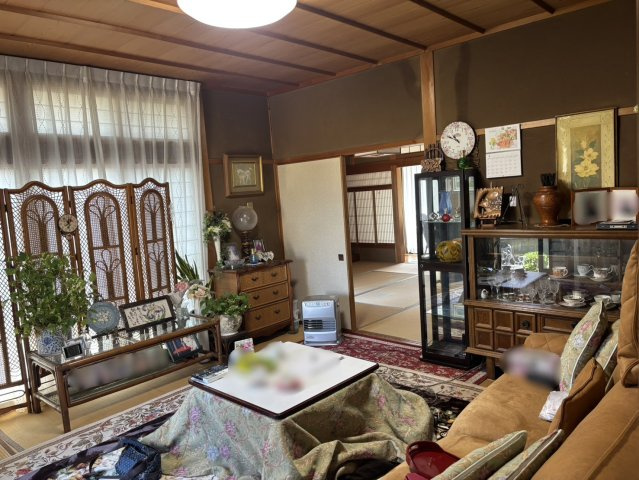 【居間・リビング】 | 古志原6丁目中古戸建 | 使いやすい居間です