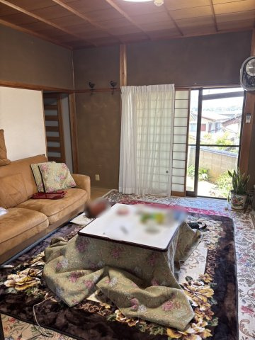 【居間・リビング】 | 古志原6丁目中古戸建 | ゆったり過ごせる居間です