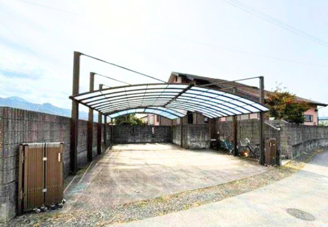 伊予市上吾川の中古のおうち　伊予市上吾川中古戸建の駐車場|駐車場があります